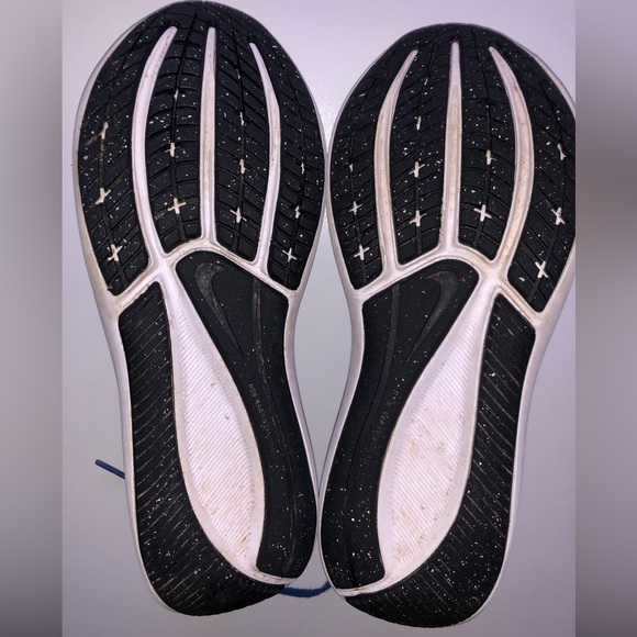 Gently used Boys 3.5 Nike StarRunners - Picture 3 of 5